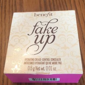 Benefit fake up concealer